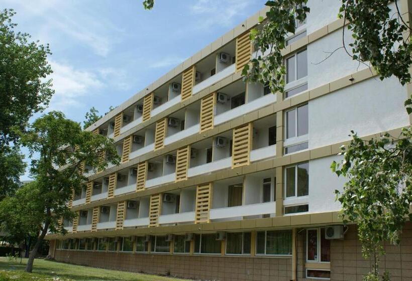 בית מלון כפרי Pescarus