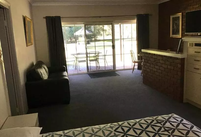 Motelli Fairway Views Motor Inn