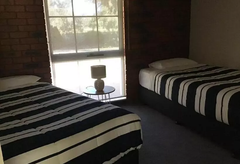 Motelli Fairway Views Motor Inn