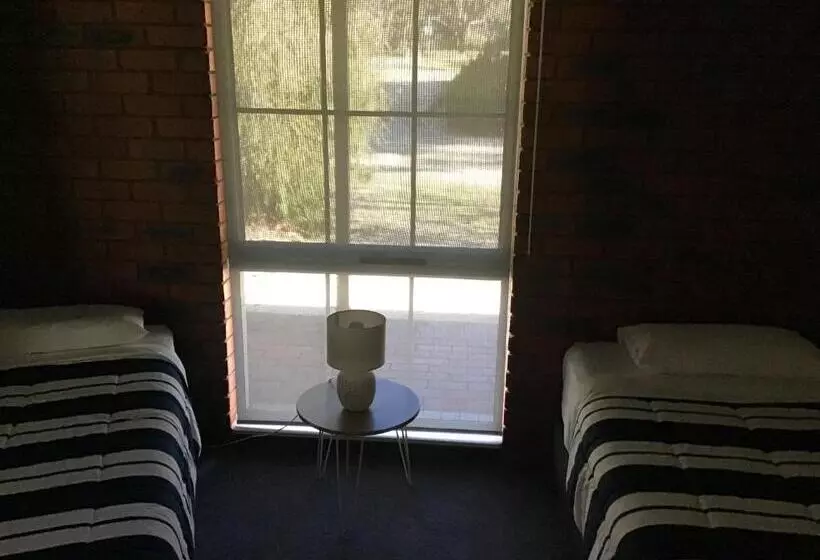 Motelli Fairway Views Motor Inn