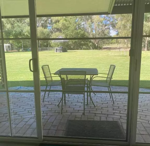 Motelli Fairway Views Motor Inn