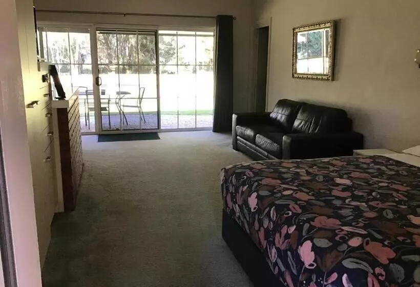 Motelli Fairway Views Motor Inn