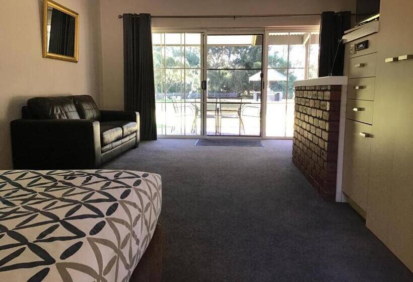 מוטל Fairway Views Motor Inn