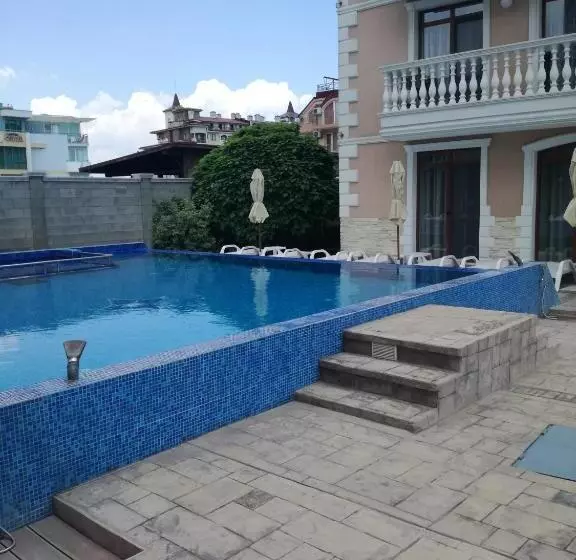 پانسیون Guest House Aristokrat