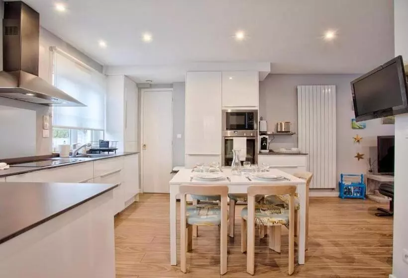 ペンション La Casa Bella   Calm And Cosy House By The Sea