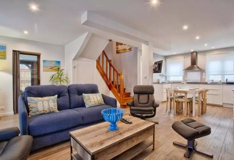 ペンション La Casa Bella   Calm And Cosy House By The Sea