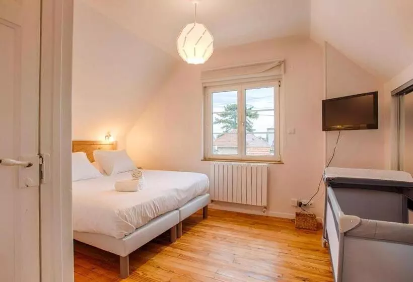 ペンション La Casa Bella   Calm And Cosy House By The Sea