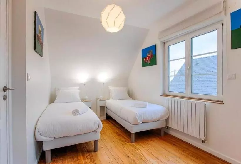 ペンション La Casa Bella   Calm And Cosy House By The Sea