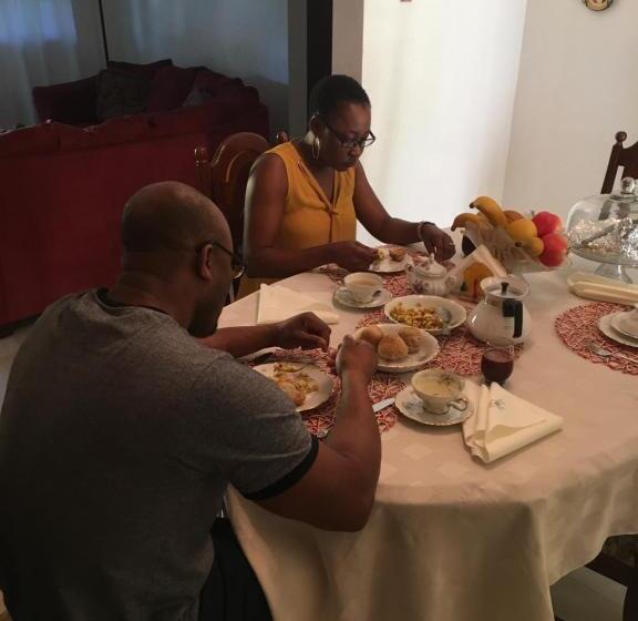 پانسیون Treaysures