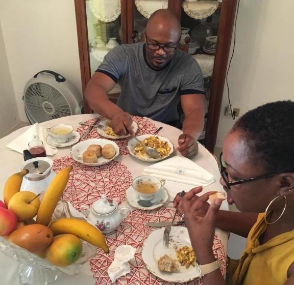 پانسیون Treaysures