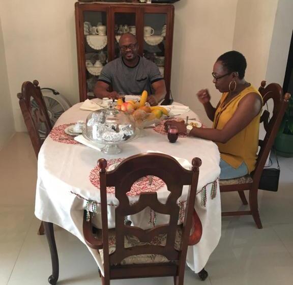 پانسیون Treaysures