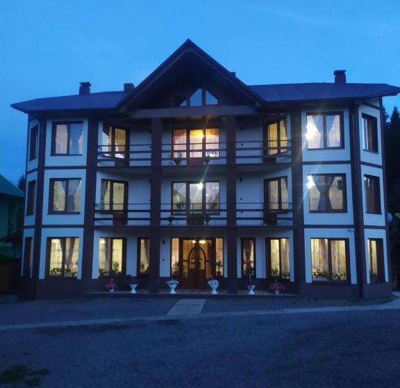 פנסיון Zustrizh U Leva