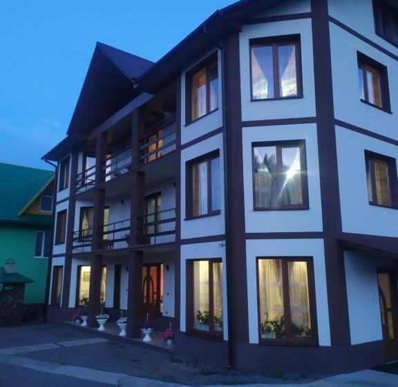 פנסיון Zustrizh U Leva