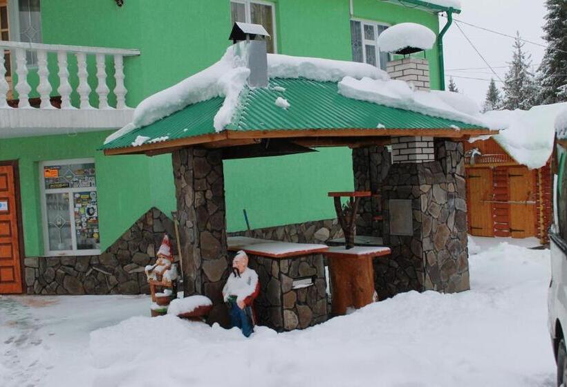 פנסיון Zustrizh U Leva