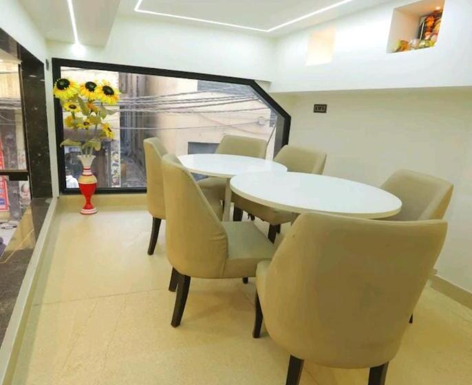 Airport Hotel De Rosewood