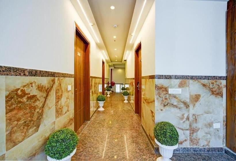 Airport Hotel De Rosewood