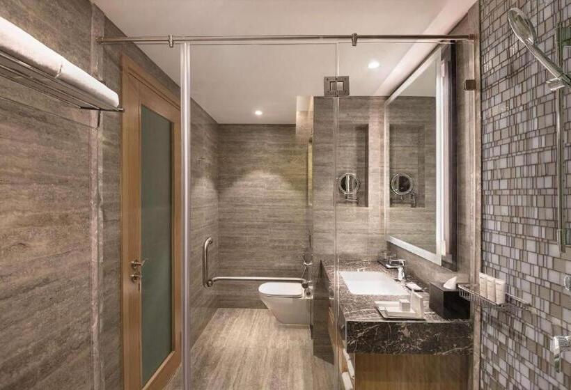 Airport Hotel De Rosewood