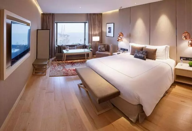 Airport Hotel De Rosewood