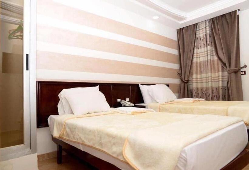 تختخواب و صبحانه Salvatore Room With Breakfast Behind Asyut Train Station