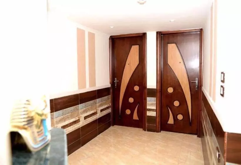 تختخواب و صبحانه Salvatore Room With Breakfast Behind Asyut Train Station