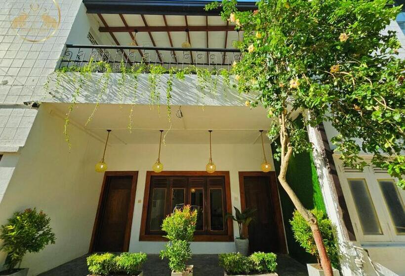 Galle Face Terrace Hostel By Tourlux