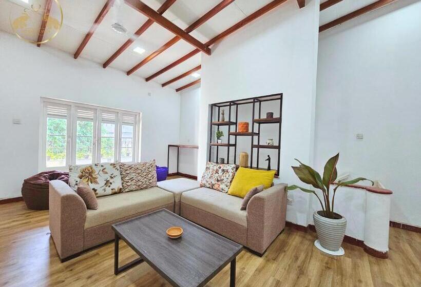 Galle Face Terrace Hostel By Tourlux