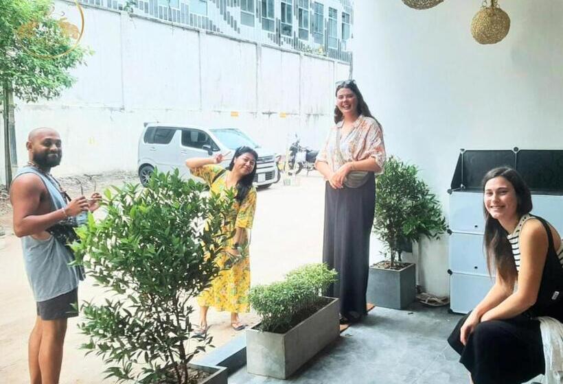 Galle Face Terrace Hostel By Tourlux