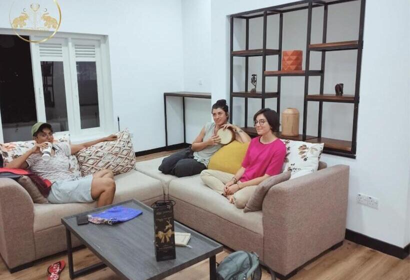 Galle Face Terrace Hostel By Tourlux