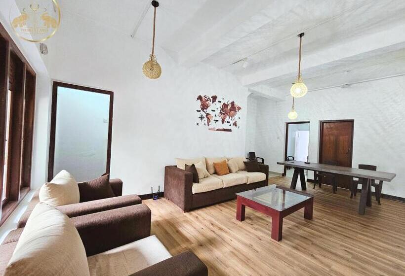 Galle Face Terrace Hostel By Tourlux