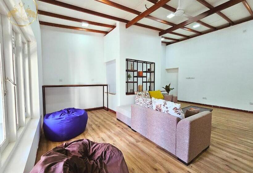 Galle Face Terrace Hostel By Tourlux