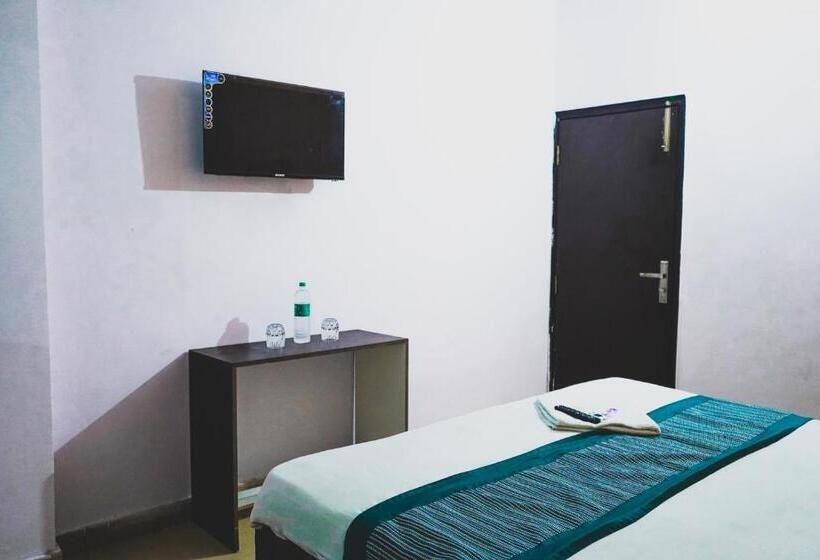 ホテル Lisa Homes Near Terminal 1 Igi Airport Metro