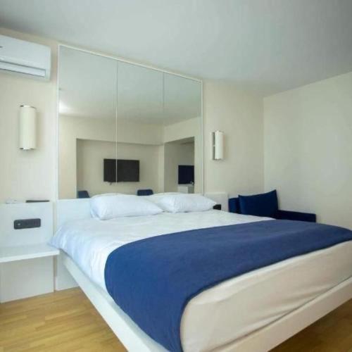 هتل Elegance Sea Views Apartments In Orbi City Batumi