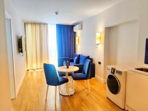 هتل Elegance Sea Views Apartments In Orbi City Batumi