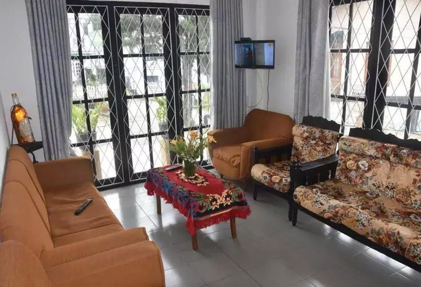 پانسیون Nuwaraeliya Kings Court