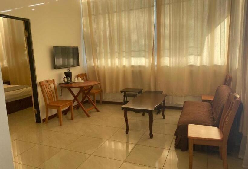 بنسيون Villa Garita Inn