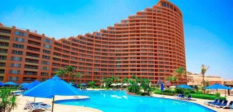 Porto El Sokhna Pyramids