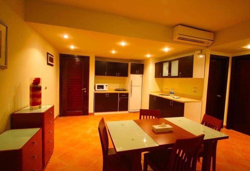 Porto El Sokhna Pyramids