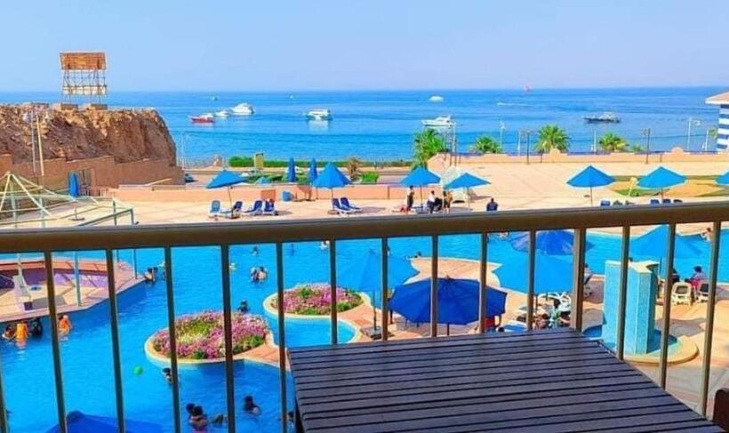 Porto El Sokhna Pyramids