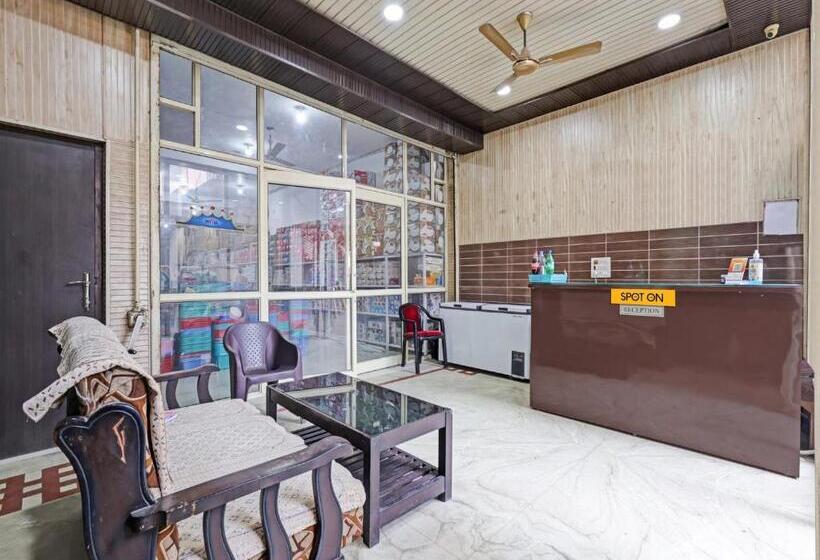 Spot On 81167 Hotel Asdr