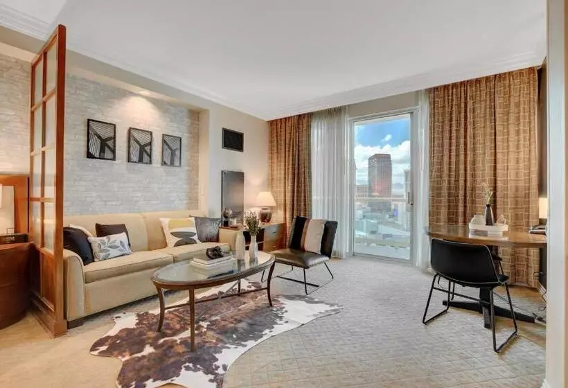 Studio Suite 25th Flr Mgm Signature  Balcony Strip View
