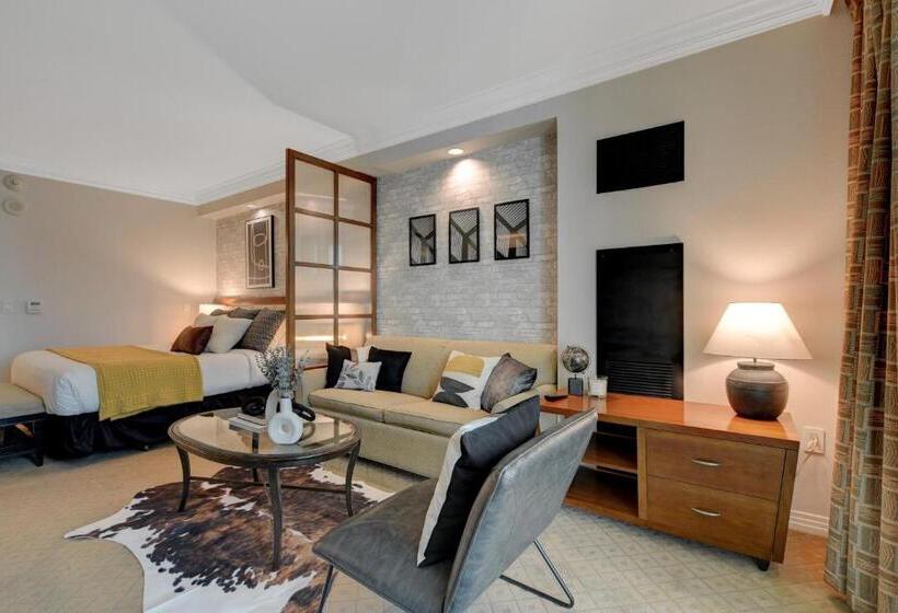 Studio Suite 25th Flr Mgm Signature Balcony Strip View