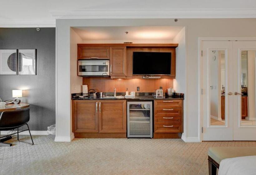 Studio Suite 25th Flr Mgm Signature Balcony Strip View