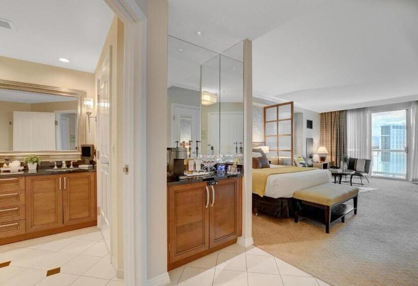 Studio Suite 25th Flr Mgm Signature Balcony Strip View