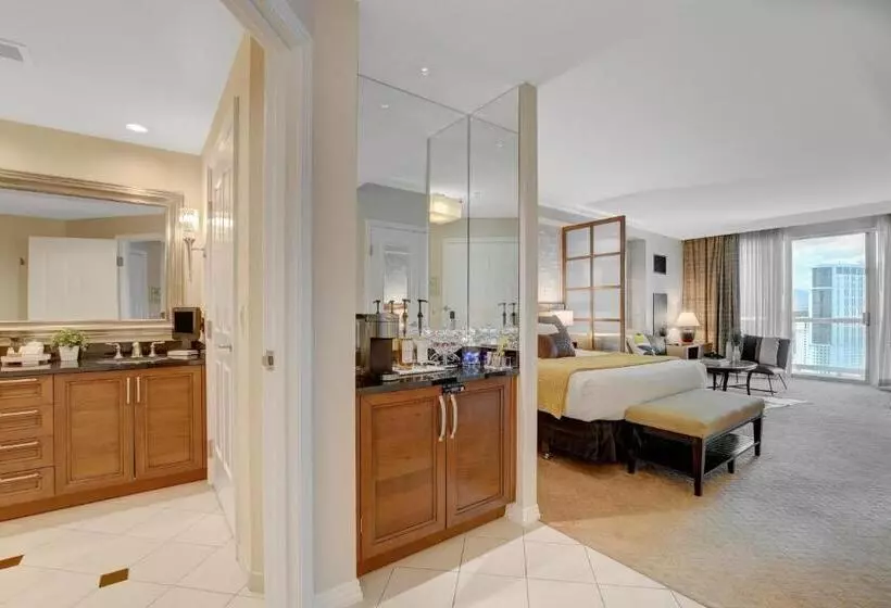 Studio Suite 25th Flr Mgm Signature  Balcony Strip View