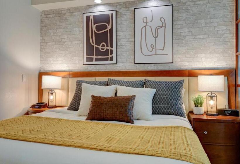 Studio Suite 25th Flr Mgm Signature Balcony Strip View