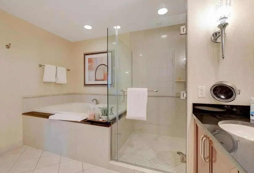 Studio Suite 25th Flr Mgm Signature  Balcony Strip View