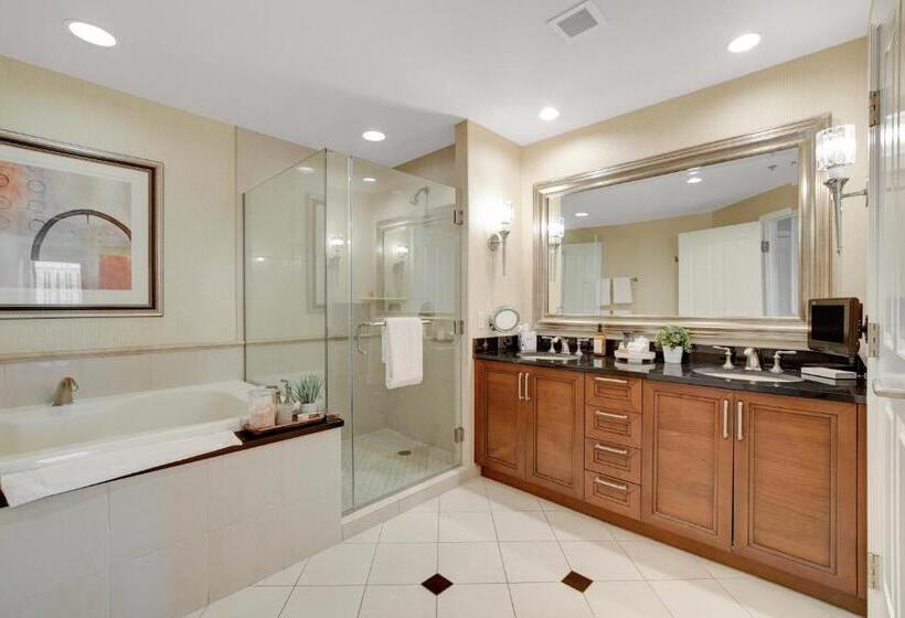 Studio Suite 25th Flr Mgm Signature Balcony Strip View