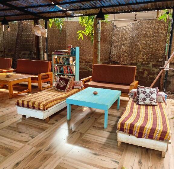 The Goanvibes Hostel And Cafe