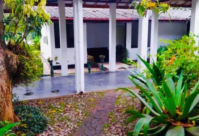 ホテル Himawwa Residency Pinnawala