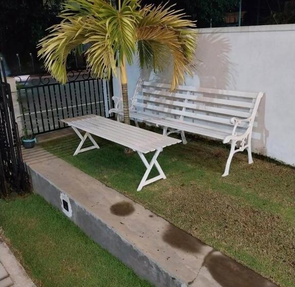 בית מלון כפרי Hiru